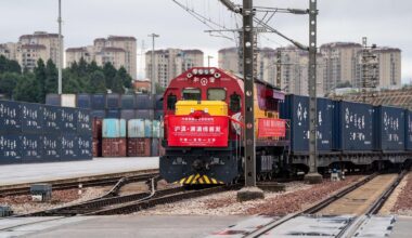 Treno per test sismici travolge operai in Cina: 11 morti