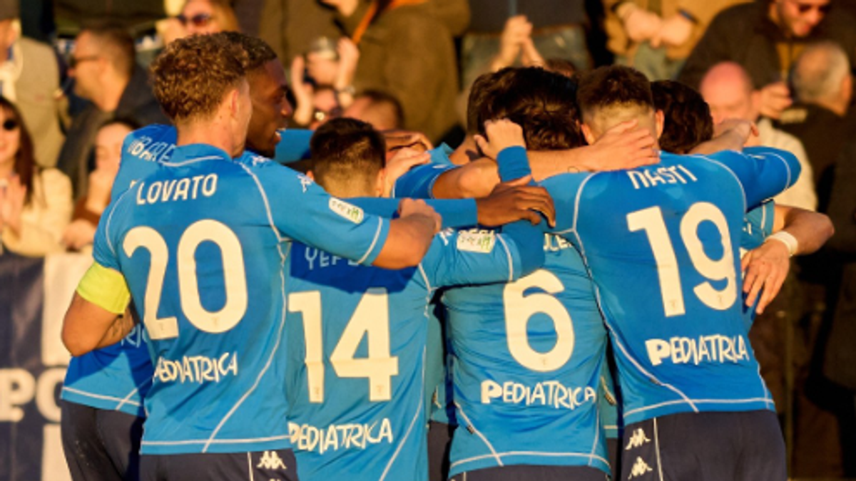 Serie B: il Frosinone sale al secondo posto. Bene Venezia ed Empoli  