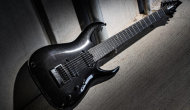 Jackson presenta la Juggernaut ET7 di Misha Mansoor