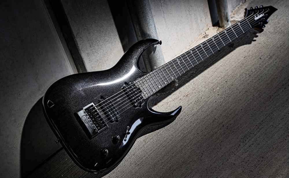Jackson presenta la Juggernaut ET7 di Misha Mansoor