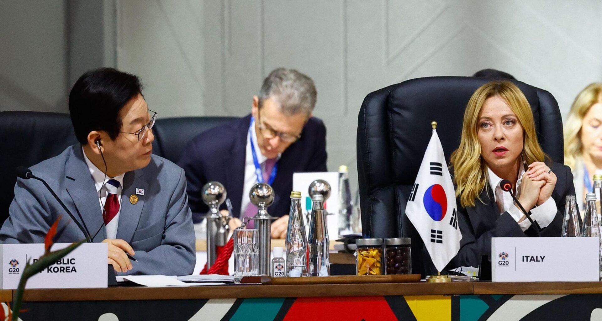 Ucraina, Meloni al G20 in equilibrio tra Usa e Ue. Vertice Merz-Macron-Starmer senza l’Italia - la Repubblica