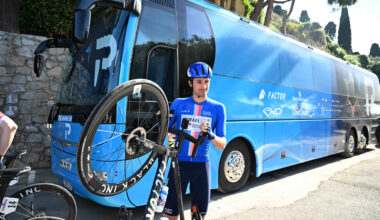 Premier Tech, l'azienda canadese rimarrà in gruppo: Alpecin, Ineos e una squadra femminile francese fra le possibili destinazioni