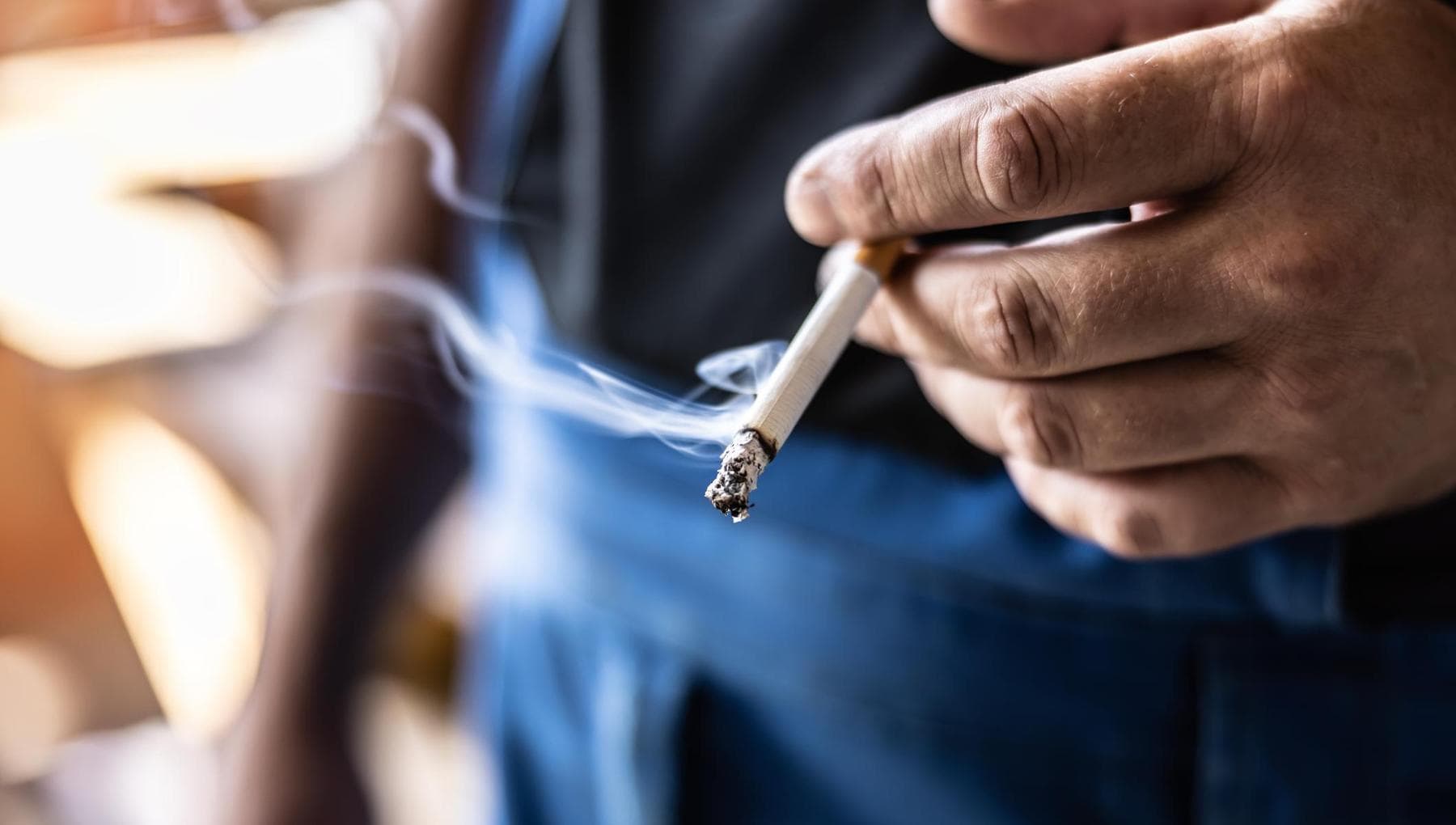 Fumo, anche solo 5 sigarette al giorno aumentano il rischio di infarto e scompenso cardiaco