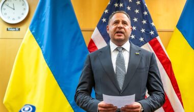 Corruzione: il capo di gabinetto di Zelensky Yermak si dimette