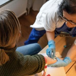 Tre esami del sangue segnalano il rischio infarto e ictus nei trent’anni successivi per le donne