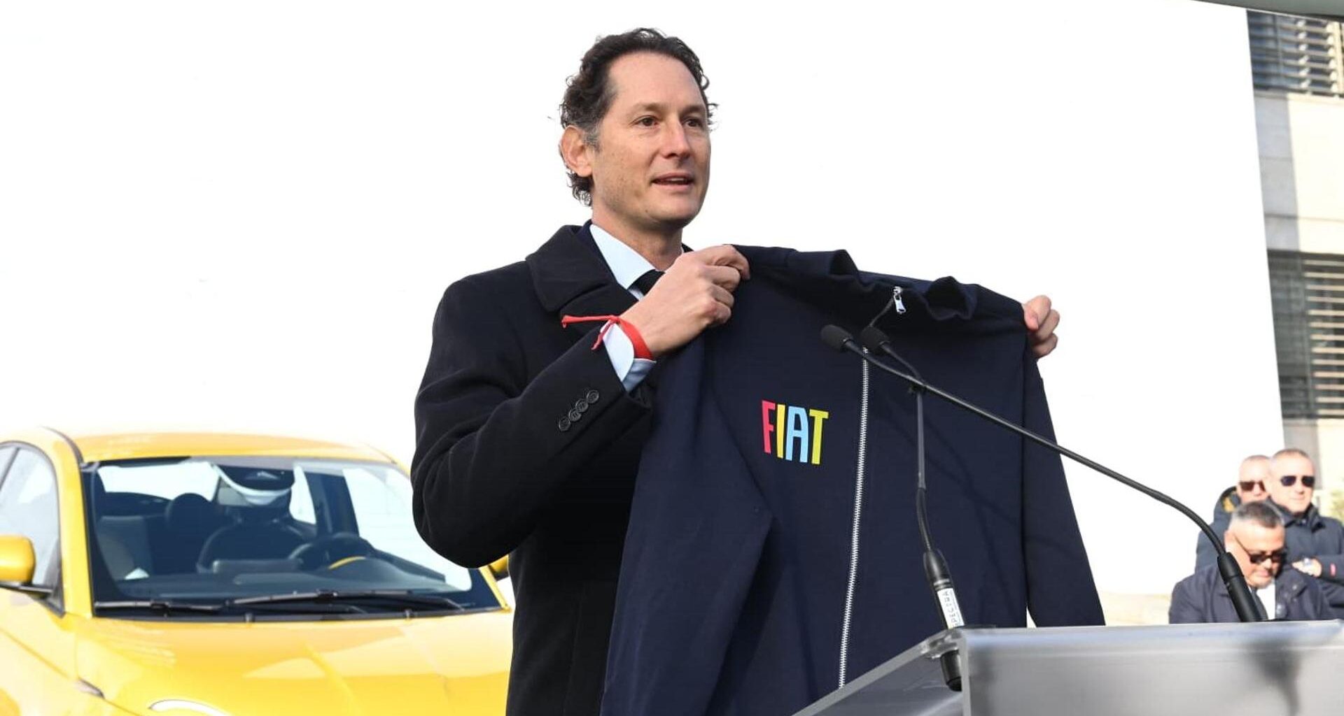 Elkann presenta la 500 ibrida a Mirafiori: “Grazie Torino, la città è al centro del nostro futuro”
