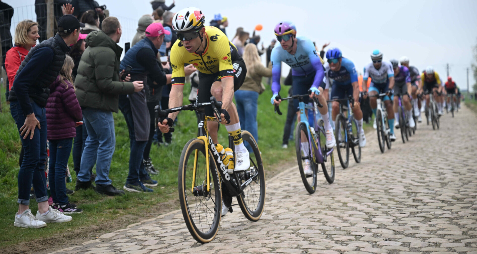 Visma|Lease a Bike, Wout van Aert pensa sempre a Fiandre e Roubaix: "Sarebbero il coronamento della carriera - Dopo l'infortunio alla Vuelta 2024 ho pensato se fosse il caso di continuare..."