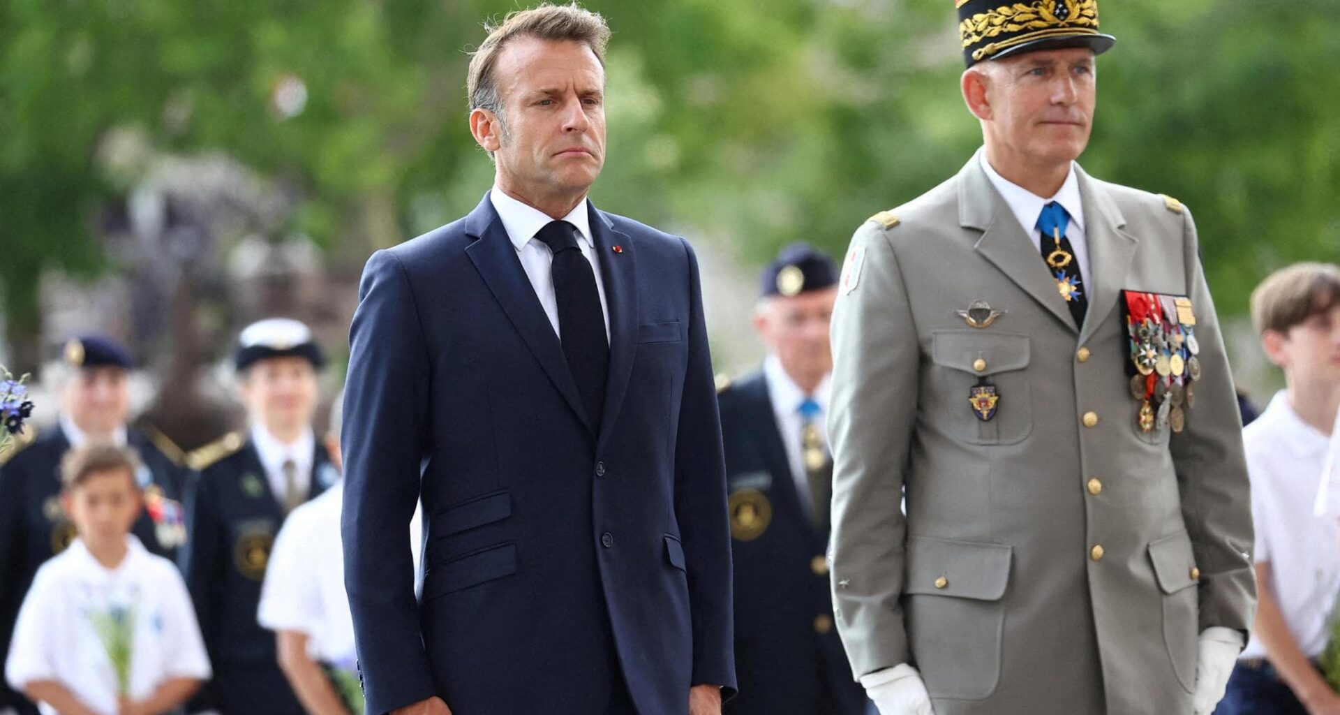 Francia, Macron svela il servizio militare volontario