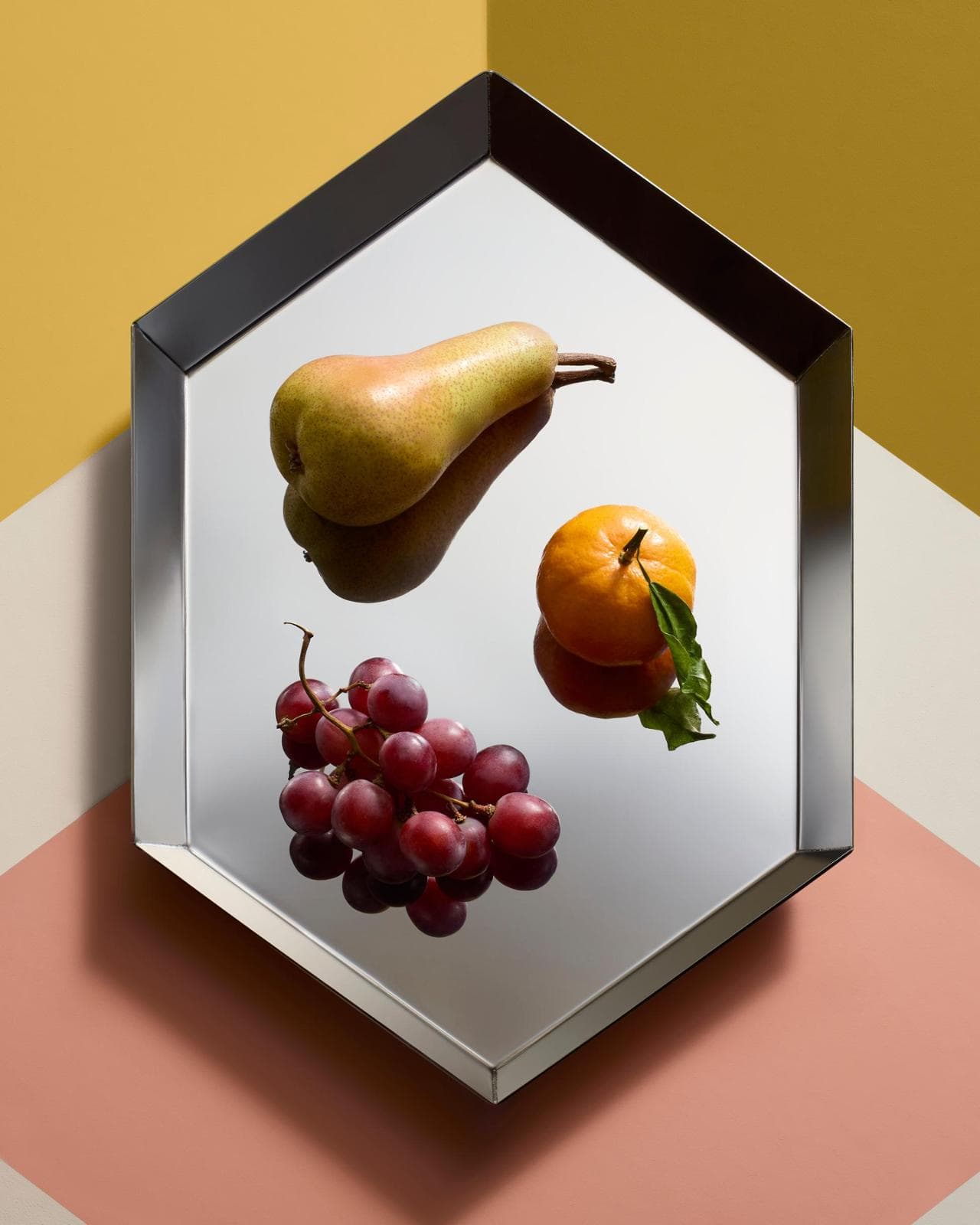 Il vassoio Architettura riprende la forma esagonale cara a Ponti perché archetipo universale comprensibile a tutti
