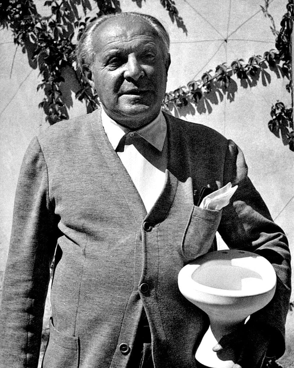 Gio Ponti, il luminare dell’architettura scomparso nel 1979. Gli otto pezzi editi da Molteni&C sono stati scelti da un archivio di oltre 250 creazioni
