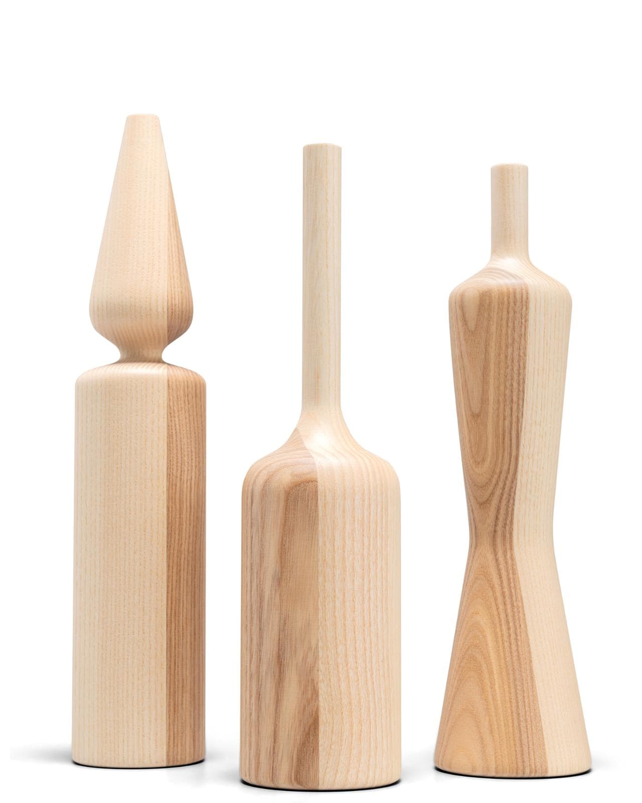 Le bottiglie di legno sono degli espedienti teatrali: Ponti le inserisce negli allestimenti per creare atmosfere accoglienti e dare misura agli spazi
