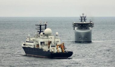 Il caso della nave spia russa nelle acque inglesi: avrebbe dirottato raggi laser contro i piloti Raf - la Repubblica