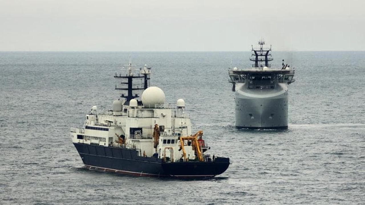 Il caso della nave spia russa nelle acque inglesi: avrebbe dirottato raggi laser contro i piloti Raf - la Repubblica