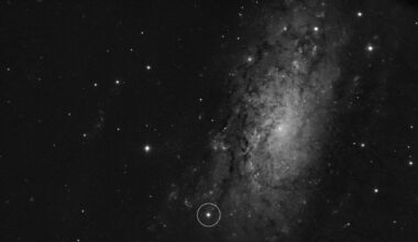 La foto dell’esplosione di una stella che sta riscrivendo le leggi del cosmo