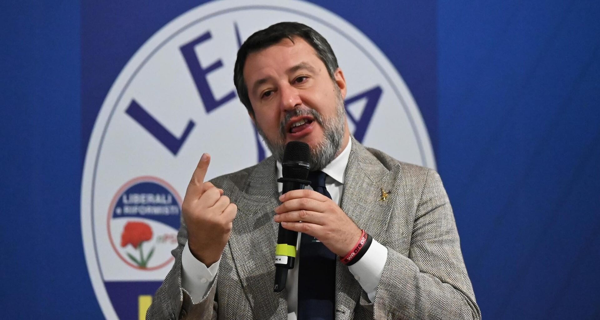 Salvini rivendica la frenata sulle armi a Kiev: “Rischio corruzione”. Crosetto lo gela, è scontro - la Repubblica