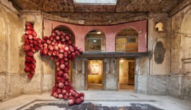 Una mostra in un ex club di Roma