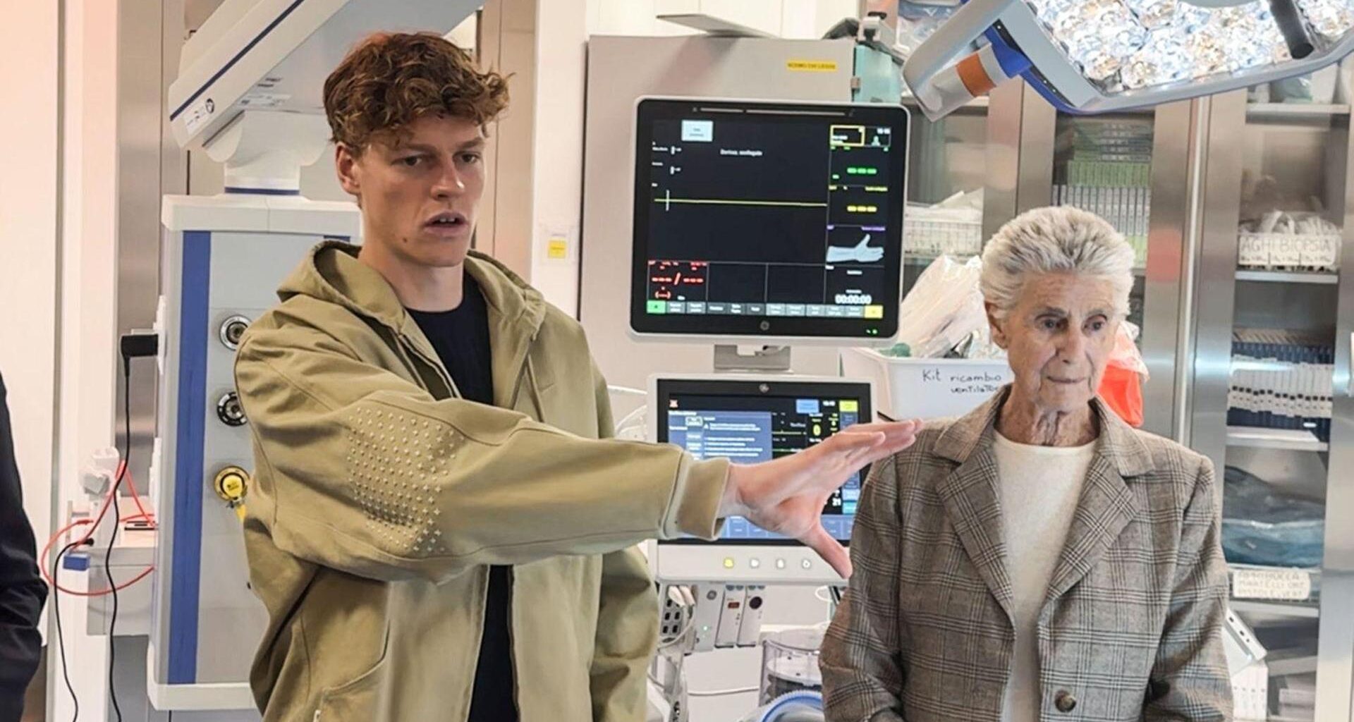 Sinner a Torino tra fans e dottori: niente allenamenti ma una visita all’Irccs, “Numeri uno come te” - La Stampa