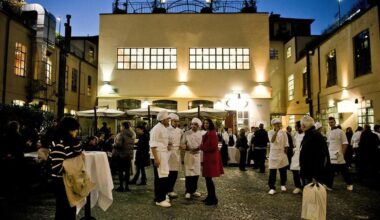 Quindicenne punta la pistola a scuola contro i compagni durante l’intervallo, sospeso