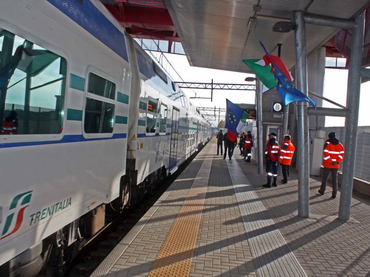 "Biglietto". Poi lo straniero fa scattare la violenza: cosa è successo alla capotreno