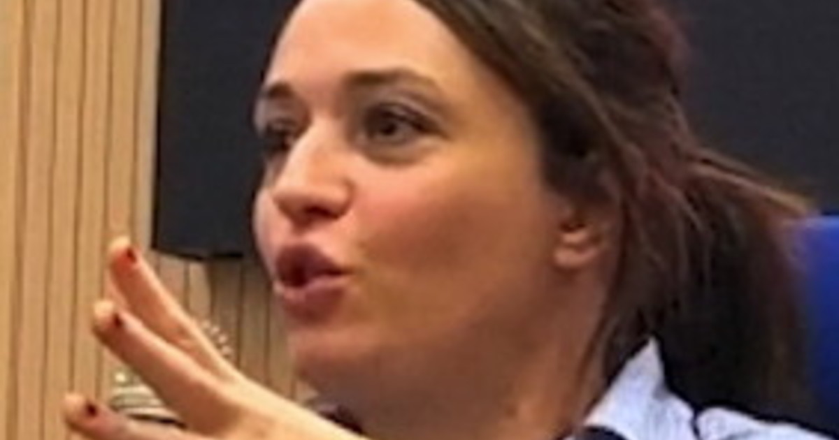 Carmen Consoli stecca all'università. "Insulta Meloni per il suo aspetto" – Il Tempo