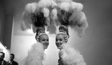 Le gemelle Kessler, dive in bianco e nero: con il varietà in tv conquistarono l’Italia