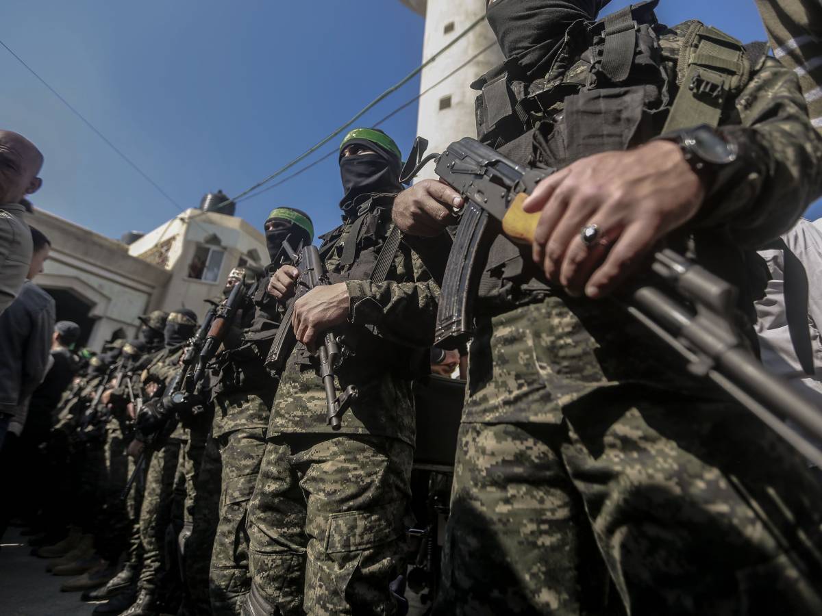 "Armi per colpire istituzioni israeliane". Trovato l'arsenale di Hamas in Europa