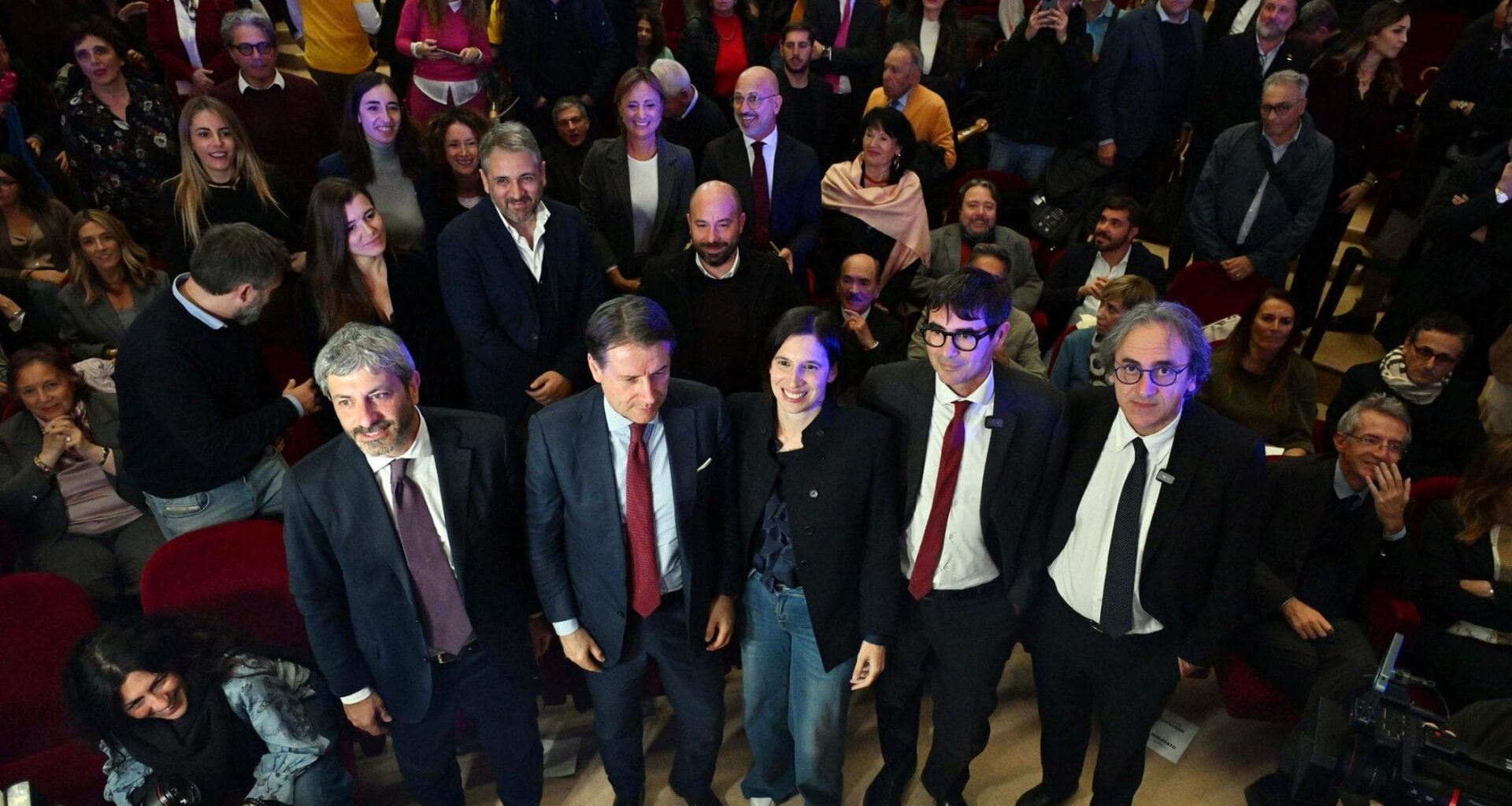 La scommessa campana premia Schlein. Non arriva la rimonta della destra - la Repubblica