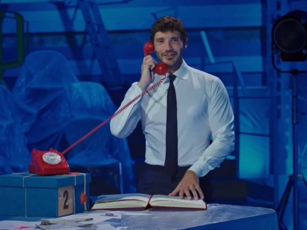 Affari tuoi, è rivolta degli aspiranti concorrenti: "Scelgono sempre gli stessi"