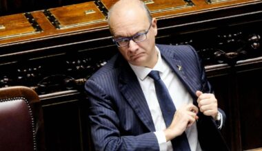 "Falsità sui femminicidi, vergogna". Bagarre alla Camera