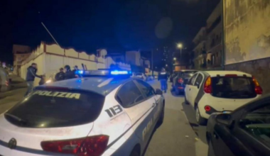 Donna trovata morta in casa a Napoli, non si esclude femminicidio