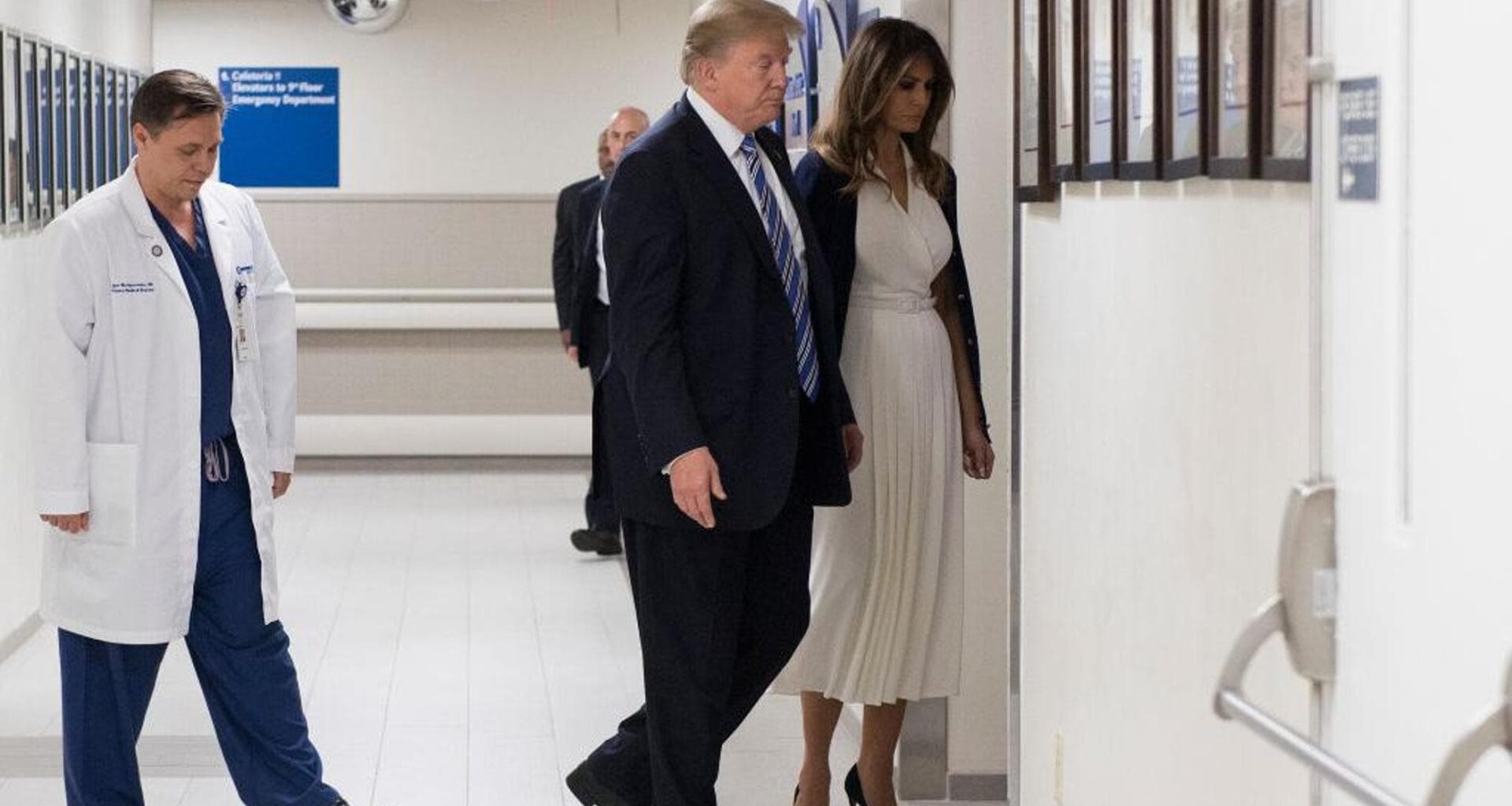 Trump, tutte le malattie del presidente: le caviglie gonfie, i lividi e i segni sulla pelle - la Repubblica