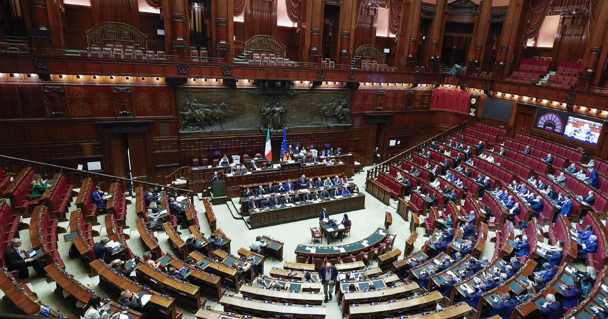 Educazione sessuale, dietrofront della Lega: sì alle medie con ok dei genitori. Scontro alla Camera