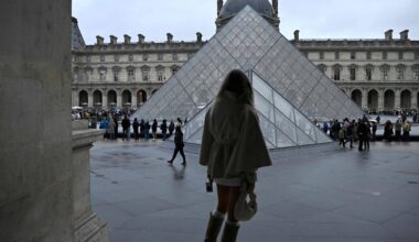 Louvre choc: "Finanze in declino, acquisizioni flop e caos visitatori"