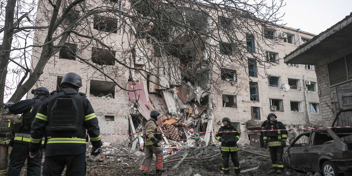 Tensione Usa-Russia sui test nucleari. Mezza Ucraina al buio dopo i raid