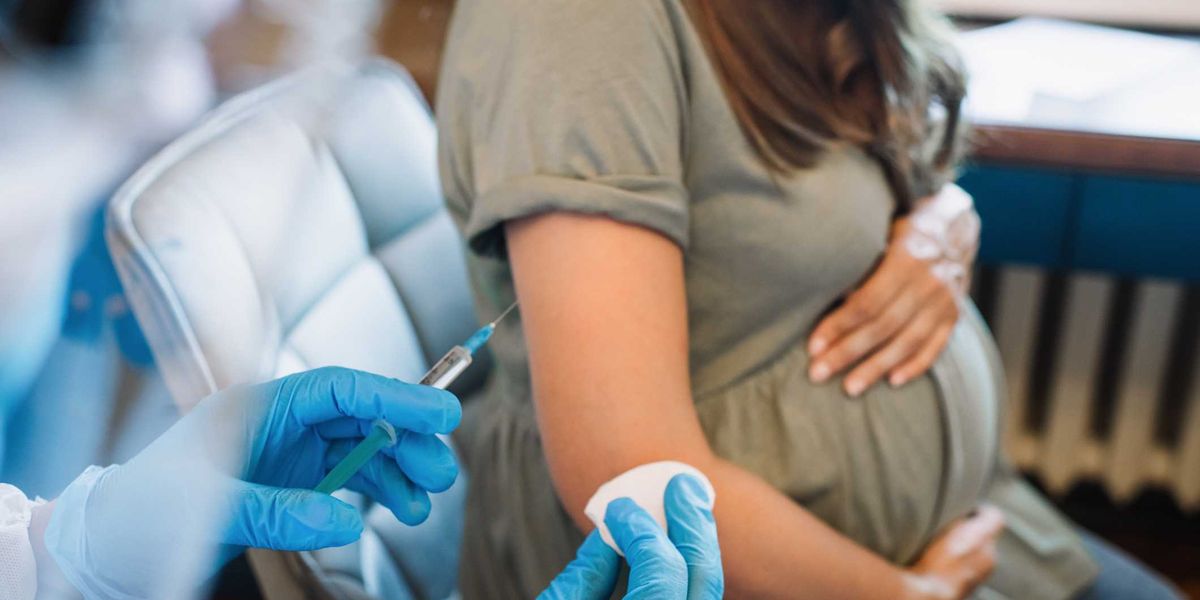 «No ai vaccini Covid in gravidanza». I veri esperti smontano il «Corsera»