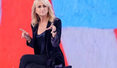 La pimpante maestrina dalle battutine loffie