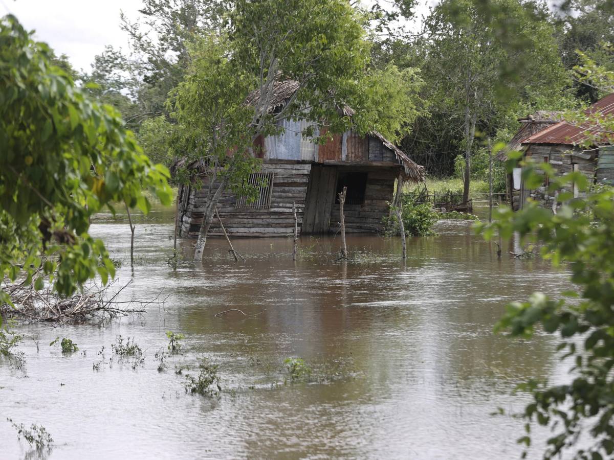 A Cuba le devastazioni dell'uragano Melissa. Ma il regime blocca tutti i convogli di aiuti
