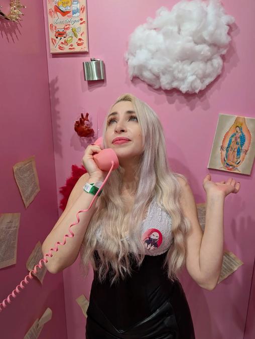 L’ode alle ombre di Romina Falconi: “Restituiamo un po’ di grazia alle nostre oscenità”