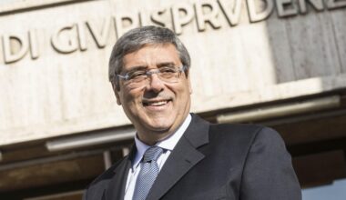 Appalti truccati nella Sanità, Cuffaro intercettato: «Noi abbiamo Enna, Palermo e Siracusa». I pm: «Così pilotava le nomine». Indagato un carabiniere