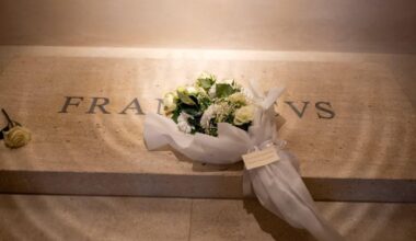 Il presidente palestinese Abbas a Roma, visita alla tomba di Francesco