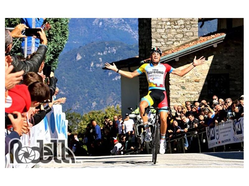 L'EX SCIATORE CON GLI U23 DELLA CAJA RURAL ALEA