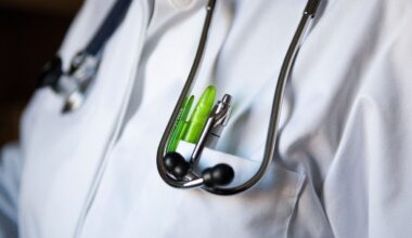 Trento, medico generico circoncide oltre 40 bimbi: arrestato