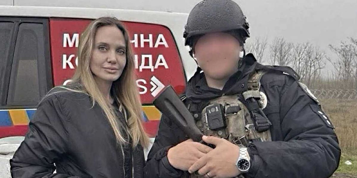 Gli ucraini le arruolano la guardia del corpo. Angelina Jolie va a liberarla