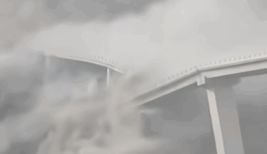 Il ponte appena inaugurato e subito crollato in Cina