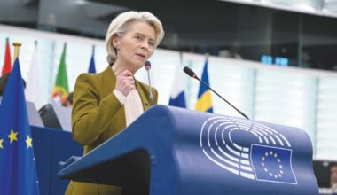 Ursula von der Leyen va all’attacco: censura anti-Russia e nuova intelligence europea sotto il suo comando