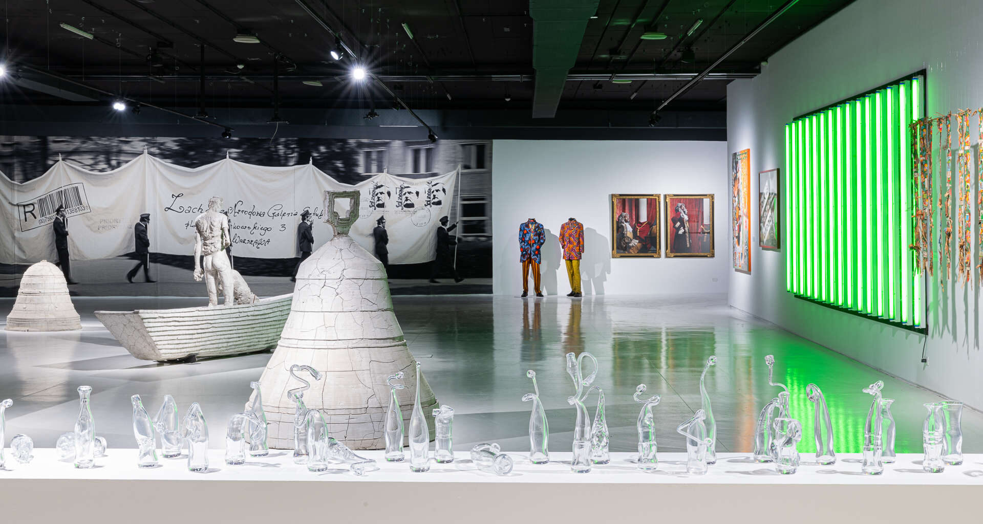 due modi di raccontare il presente dell'arte