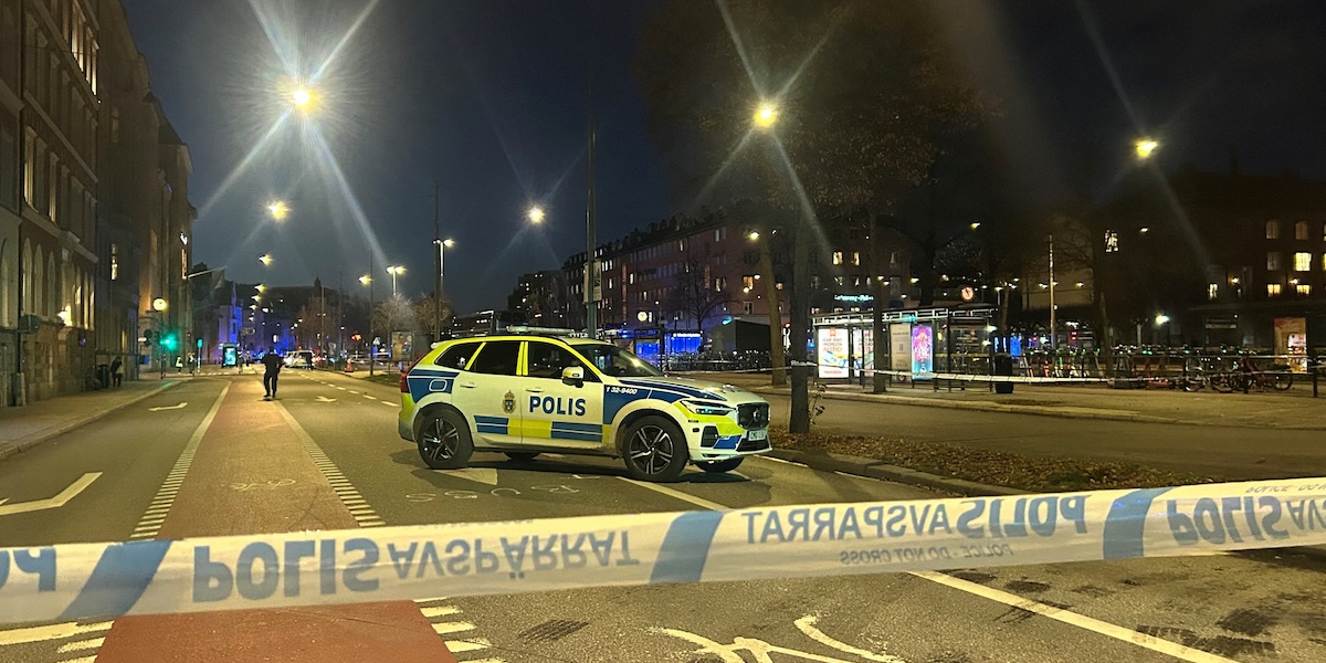 A Stoccolma un autobus si è schiantato contro una pensilina: diverse persone sono morte