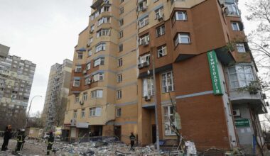 Mosca bombarda e intanto avanza. «Zelensky sa che ormai è finita»