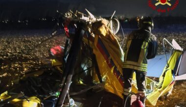 ferito il pilota, portato d’urgenza in ospedale. Velivolo distrutto 