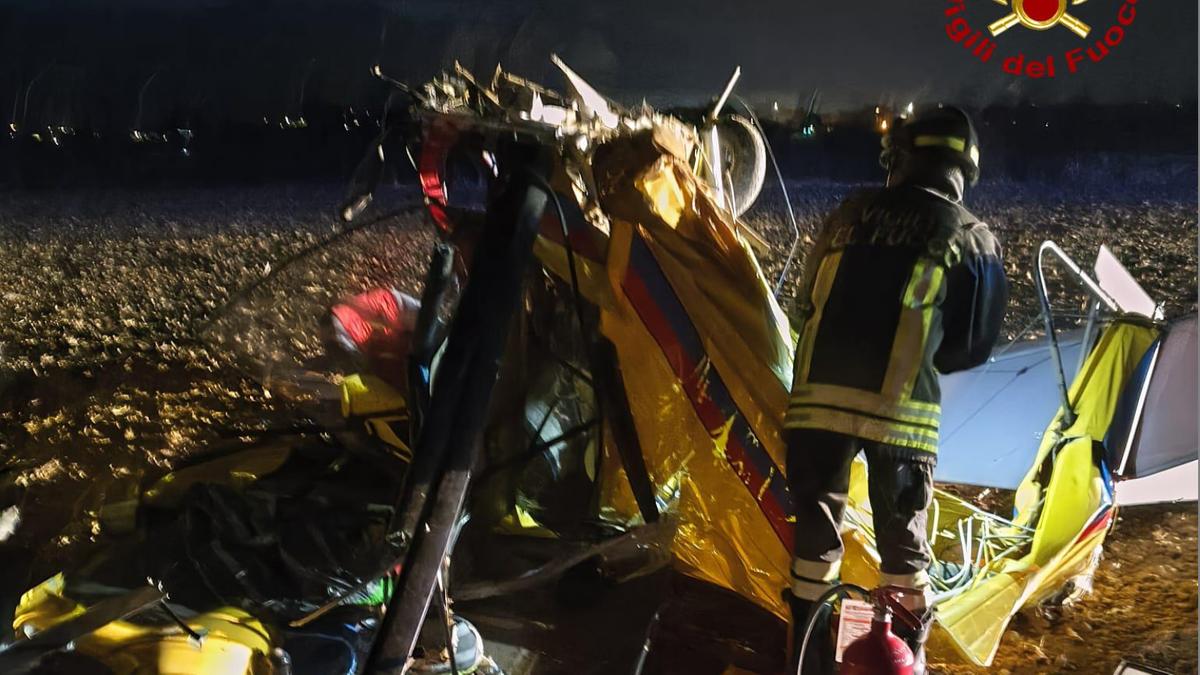 ferito il pilota, portato d’urgenza in ospedale. Velivolo distrutto 